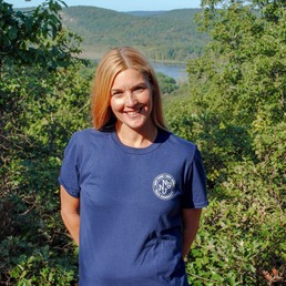 Trail Conference Logo Tee. Photo by Don Weise.