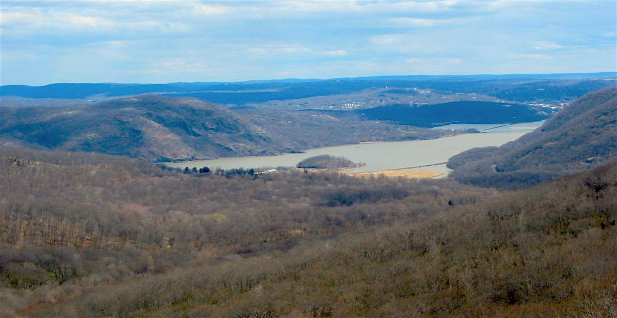 Hudson River from A.T.-T-T on West Mountain - West Mountain Loop from Seven Lakes Drive - Harriman-Bear Mountain State Parks - Photo: Daniel Chazin