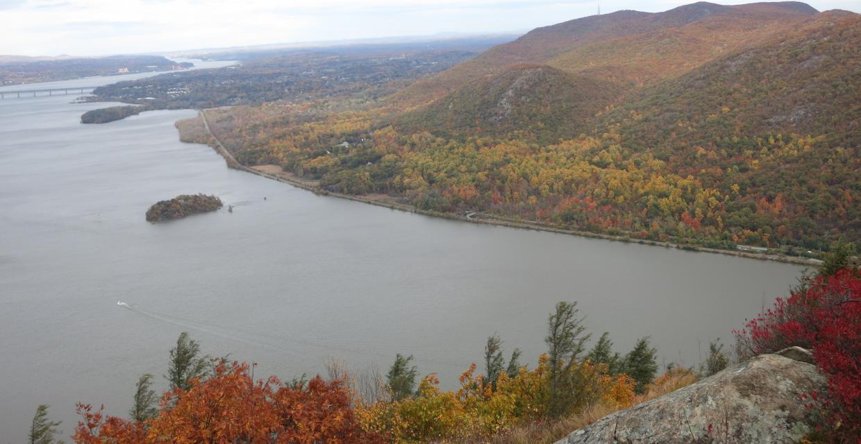 North-facing view over the Hudson River from Storm King Mountain - Photo by Daniel Chazin