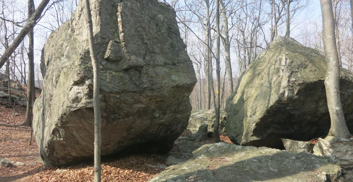 Huge boulders along the trail - Photo by Daniel Chazin