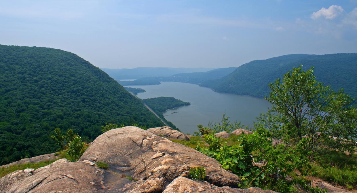 Hudson Highlands view south from Breakneck Ridge