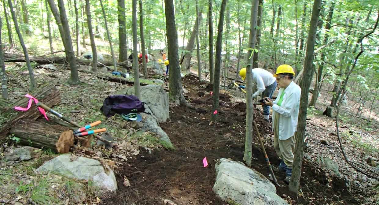 Sidehilling workshop in Sterling Forest State Park. Credit: New York-New Jersey Trail Conference.