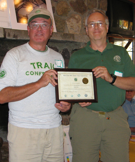 Bob Fuller (r) receives award from Trail Conference Chair Chris Connolly.