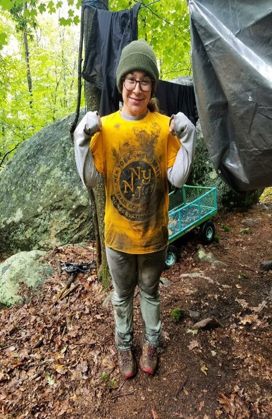 Sam covered in dirt. Sam covered in dirt.